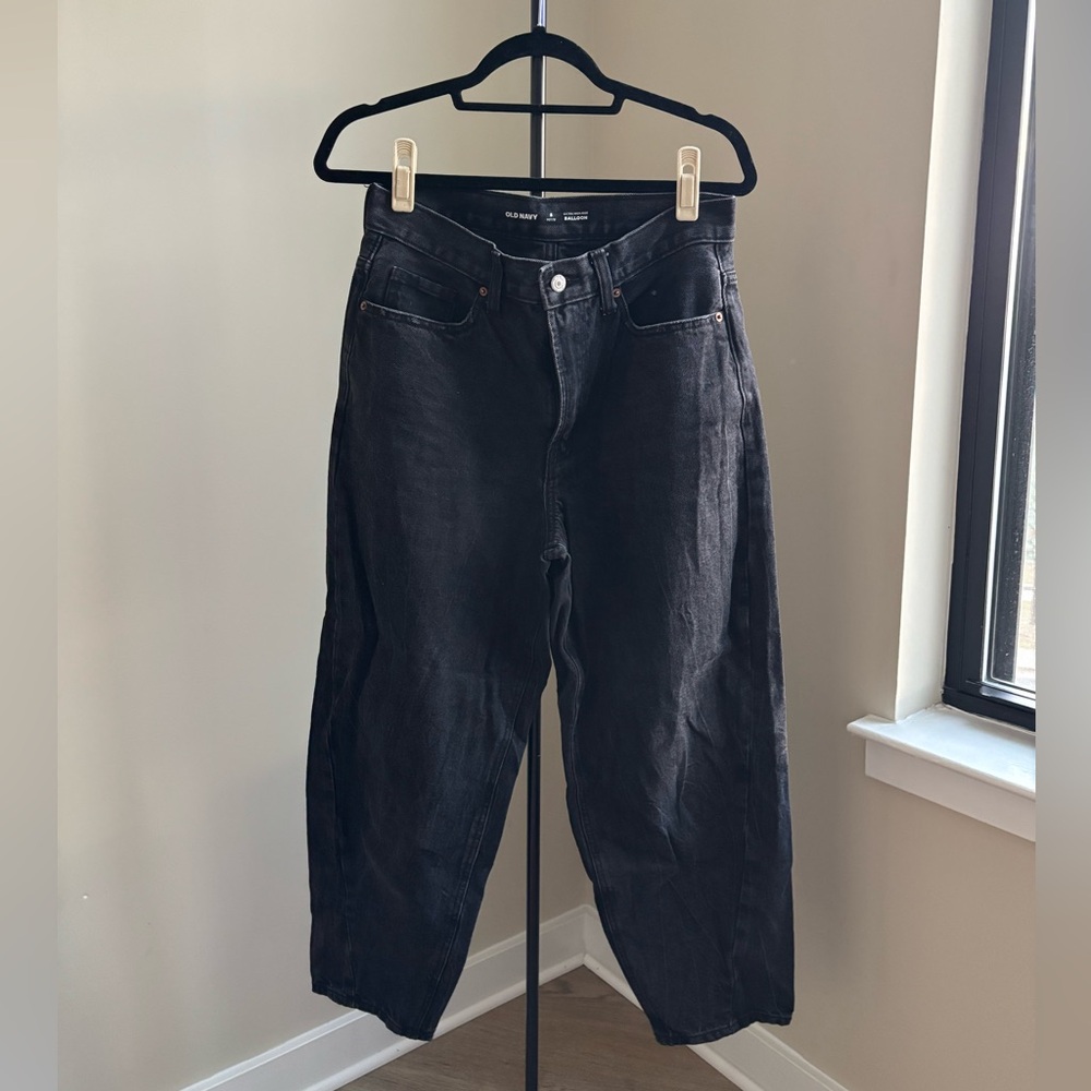 black balloon jeans